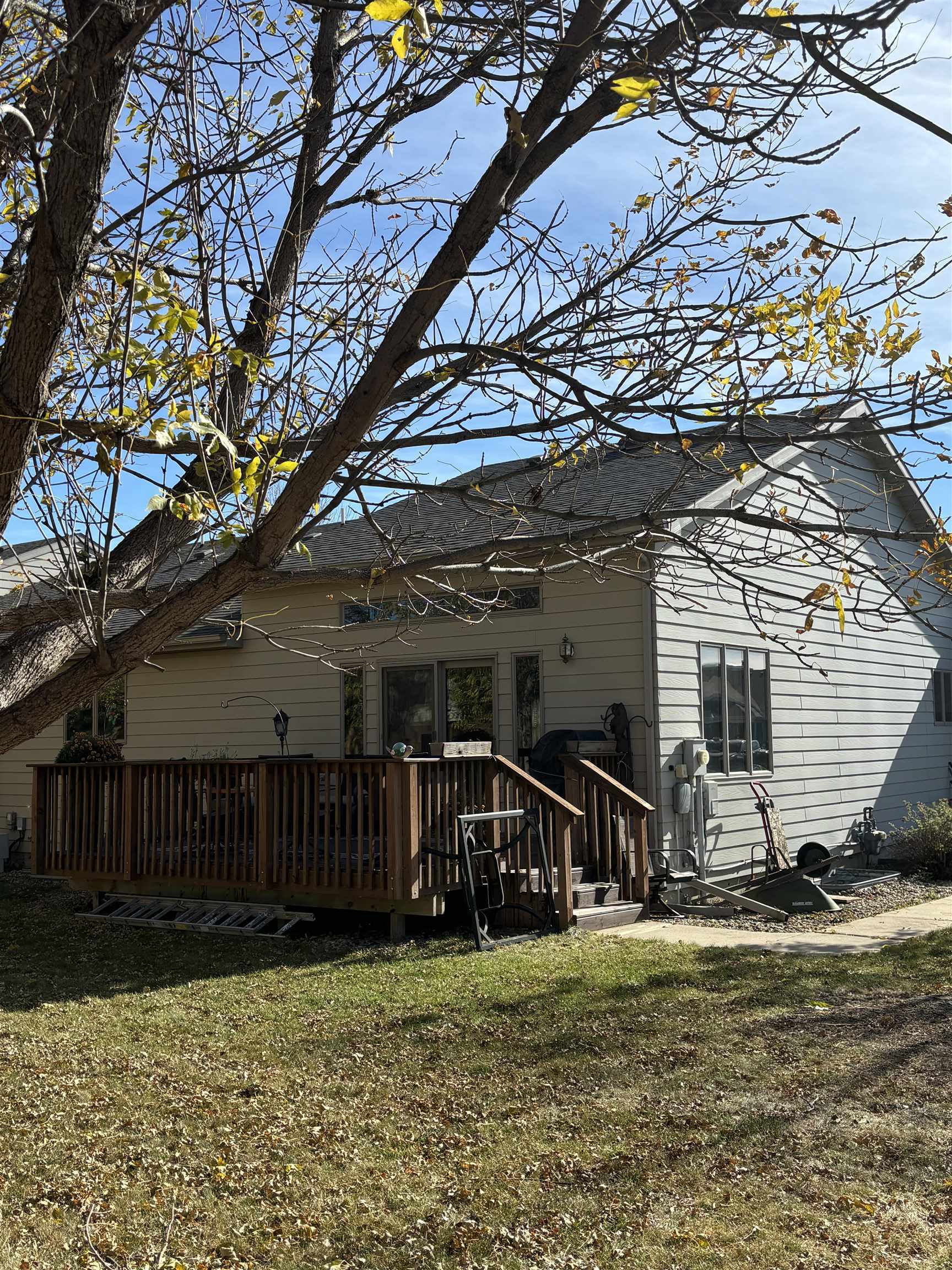 Property Photo:  809 SE 16th Ave.  ND 58701-6772 