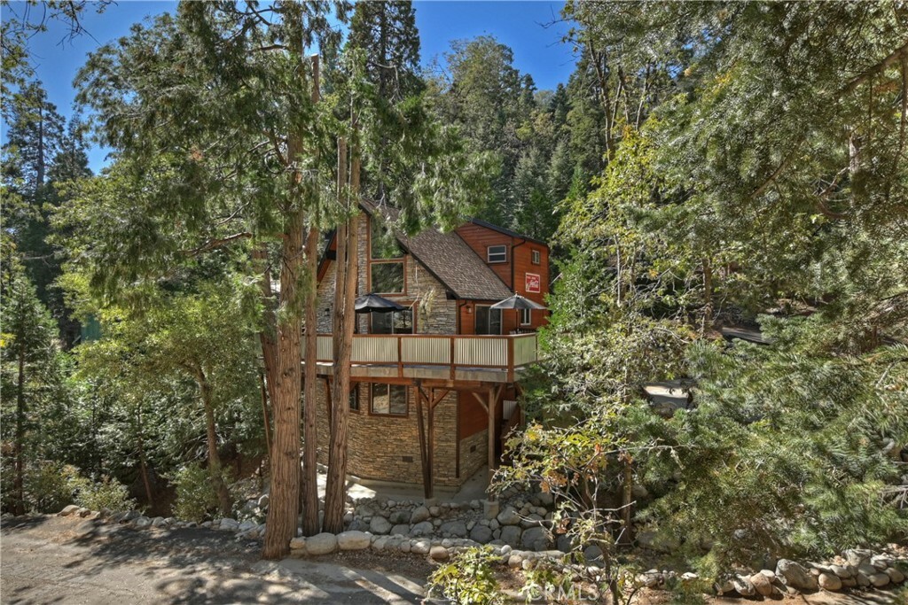 Property Photo:  385 Iris Drive  CA 92391 