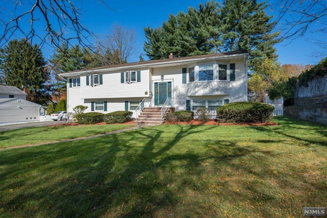 Property Photo:  11 Aberdeen Avenue  NJ 07470 