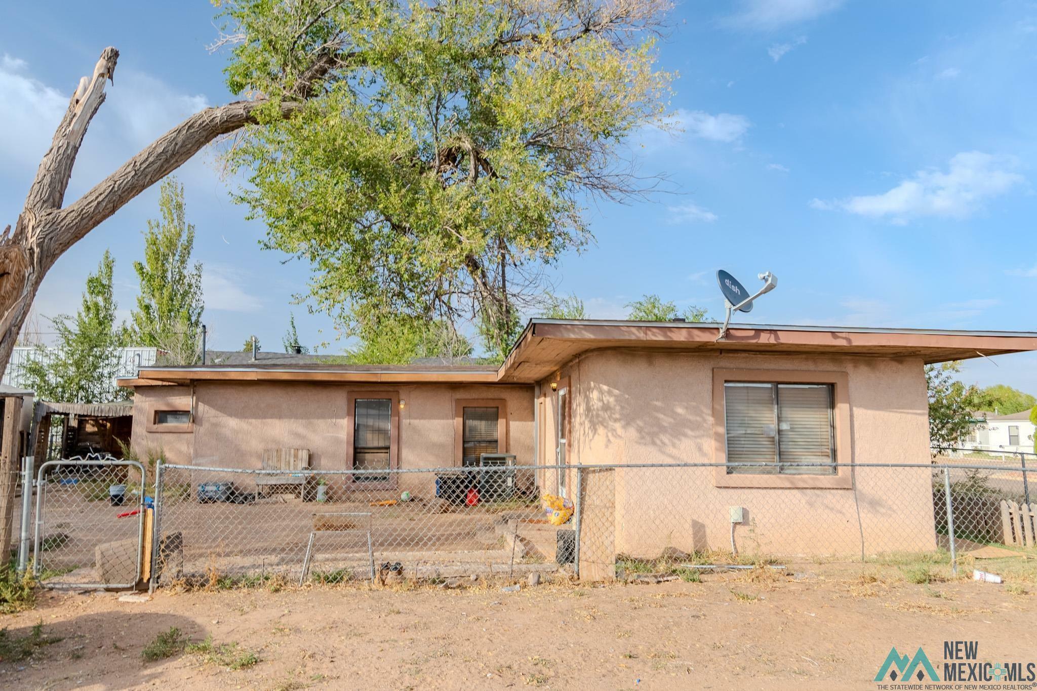 Property Photo:  814 E 4th Street  NM 88101 