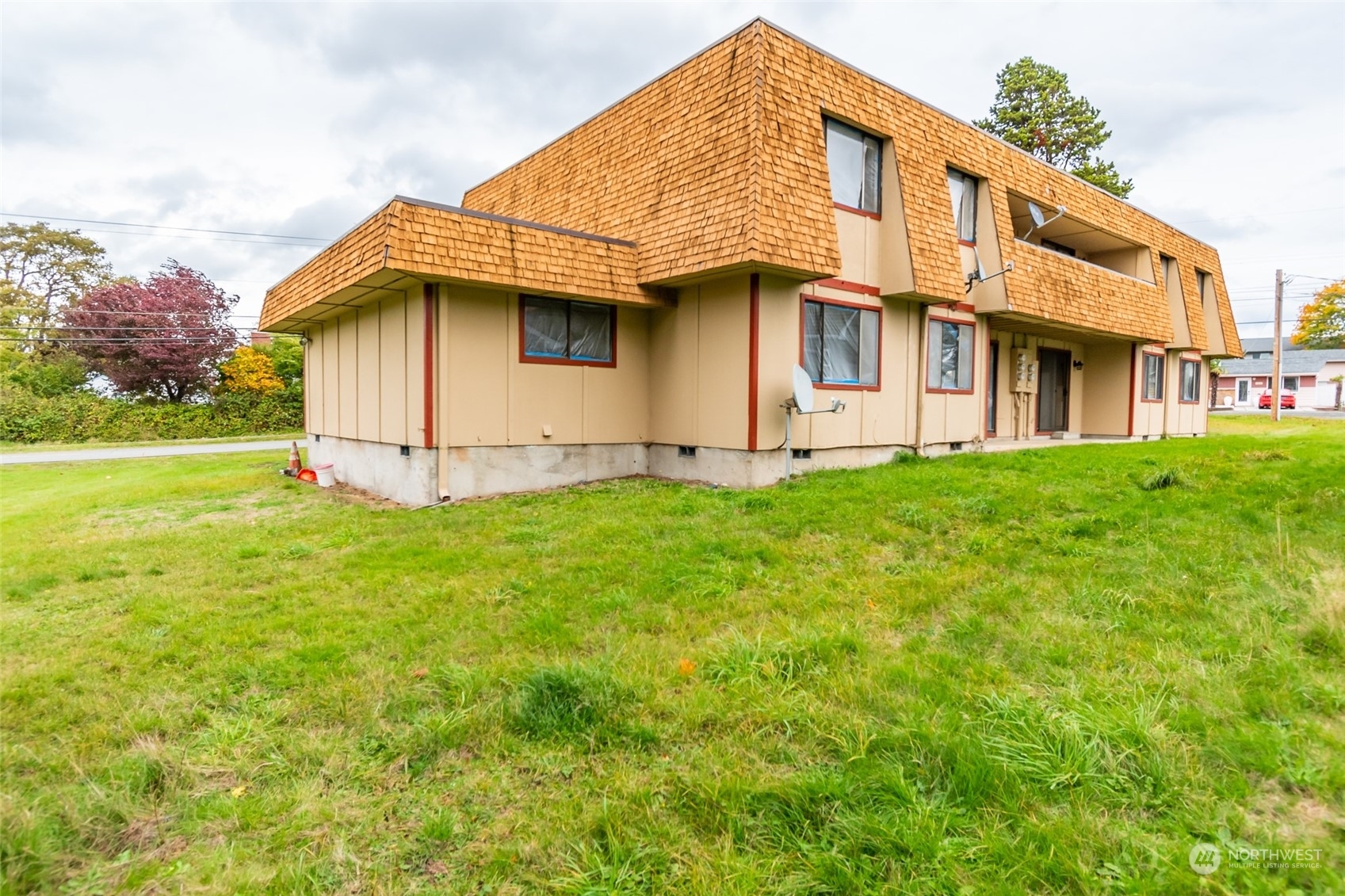 Property Photo:  455 SE 8th Avenue  WA 98277 