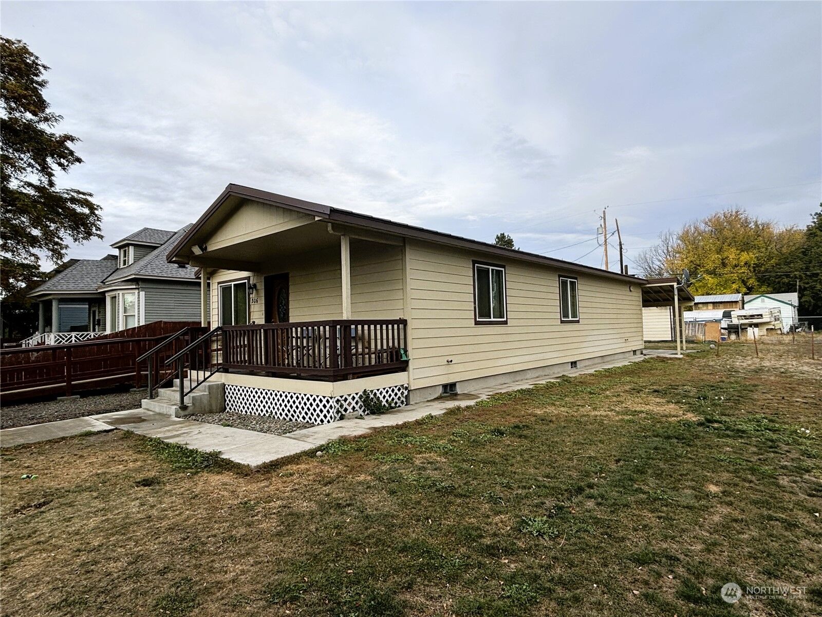 Property Photo: 306 S Anderson St WA 98926