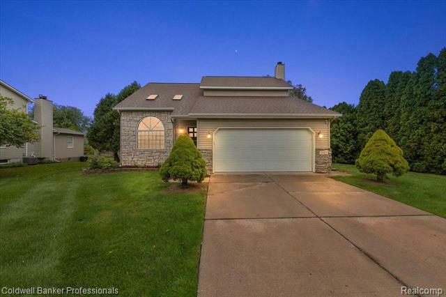 Property Photo:  349 Mansfield Drive  MI 48446 