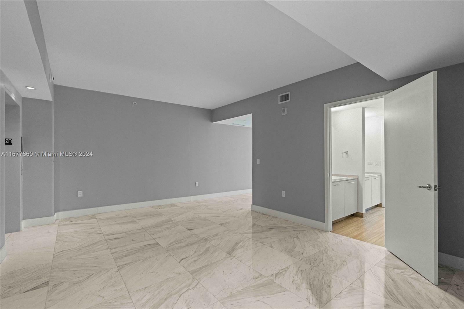 Property Photo:  1010 Brickell Ave 2205  FL 33131 