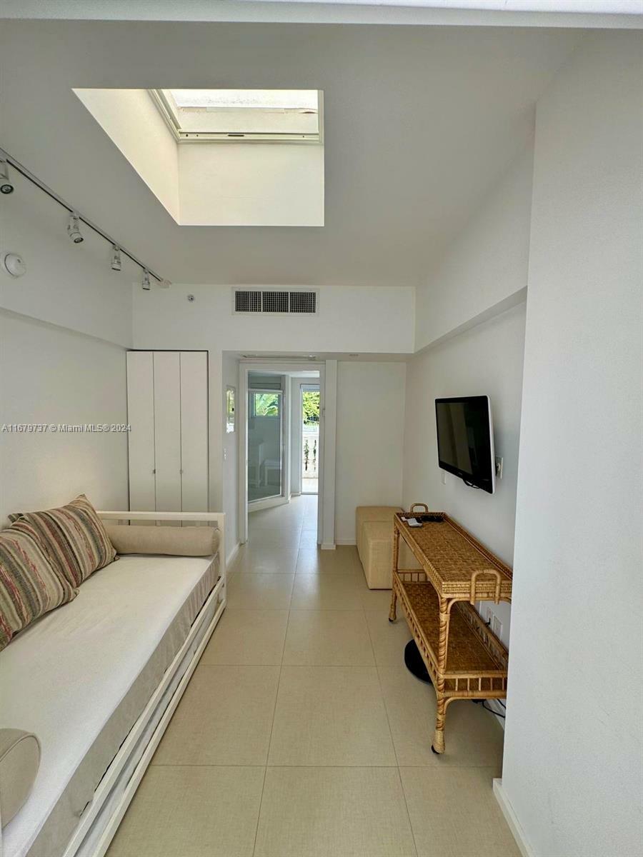 Property Photo:  4775 Collins Ave Ca-A3  FL 33140 