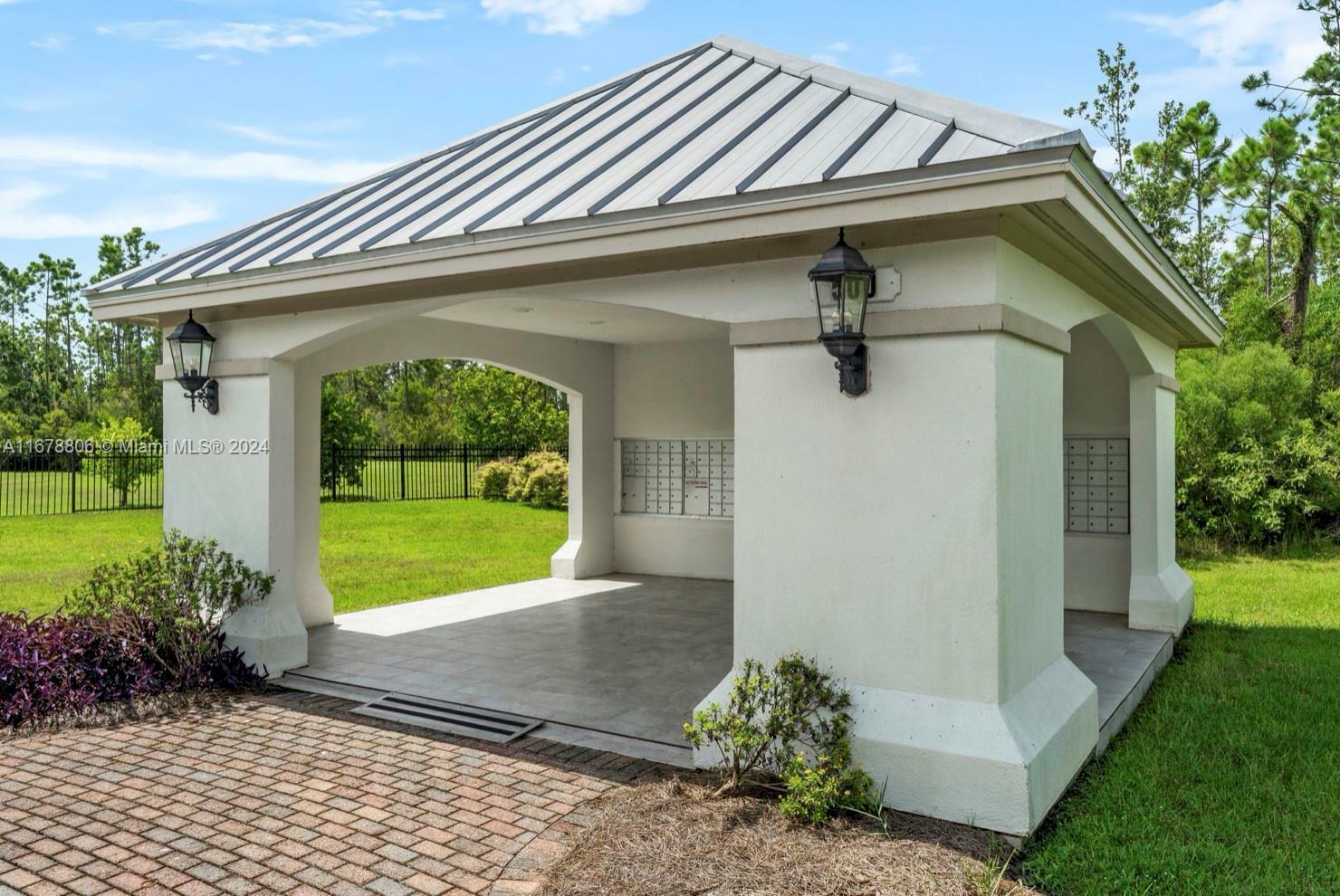 Property Photo:  909 Anchor Ct  FL 32404 