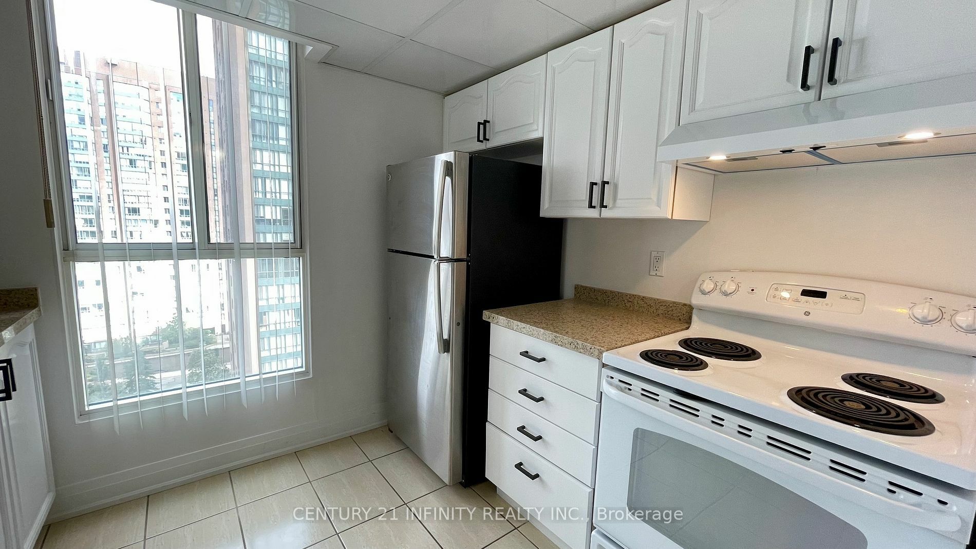 Property Photo:  155 Hillcrest Ave 1216  ON L5B 3Z2 