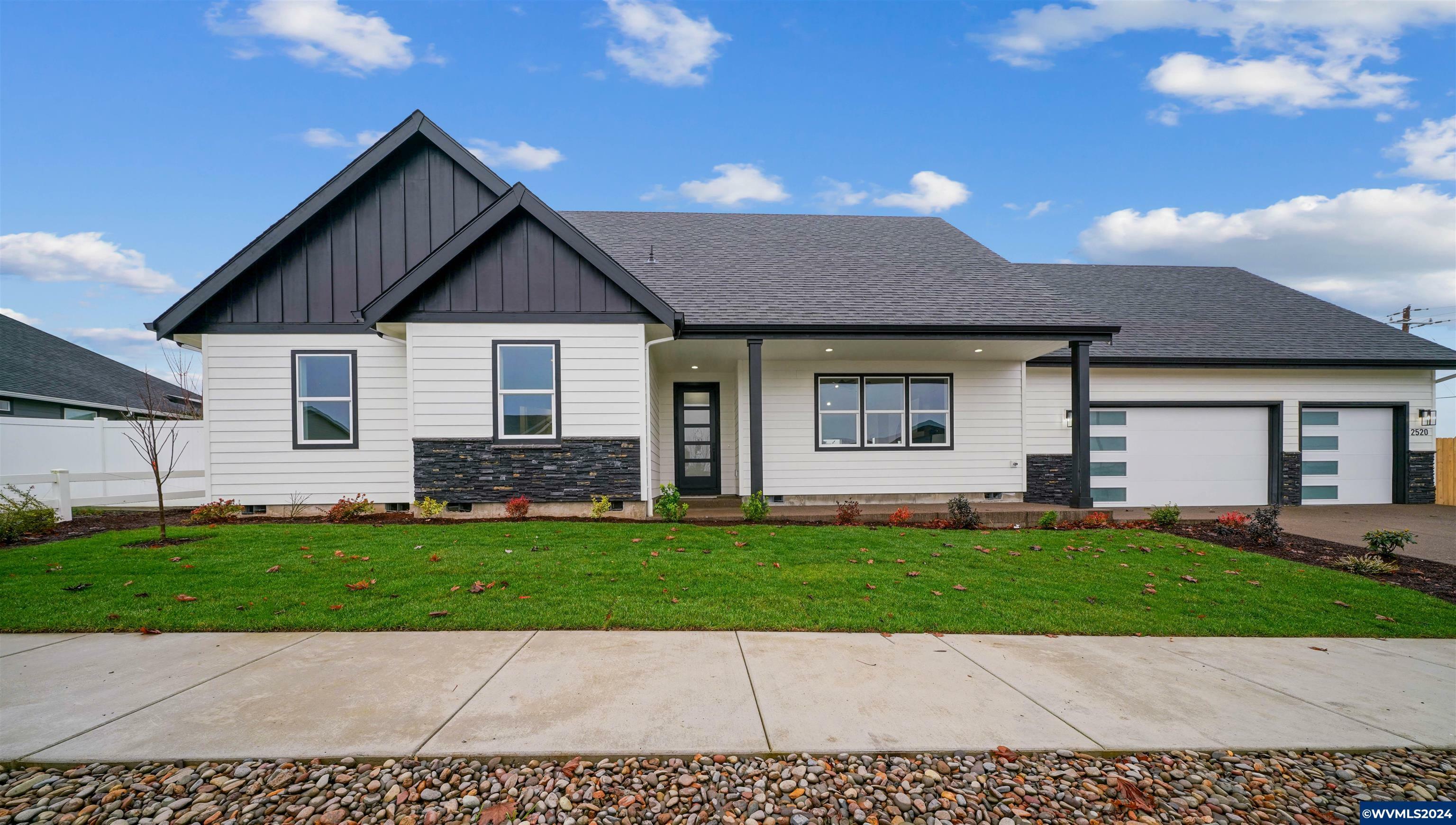 Property Photo: 2520 Riverstone Lp OR 97321