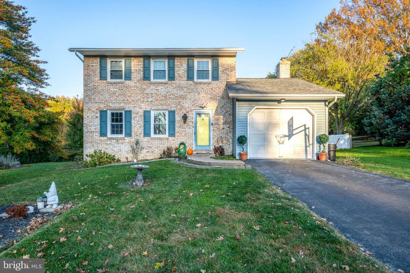 Property Photo:  139 Whittier Lane  PA 17602 