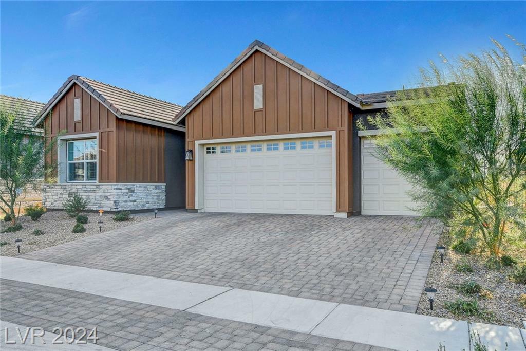 Property Photo:  829 Stepney Place  NV 89011 