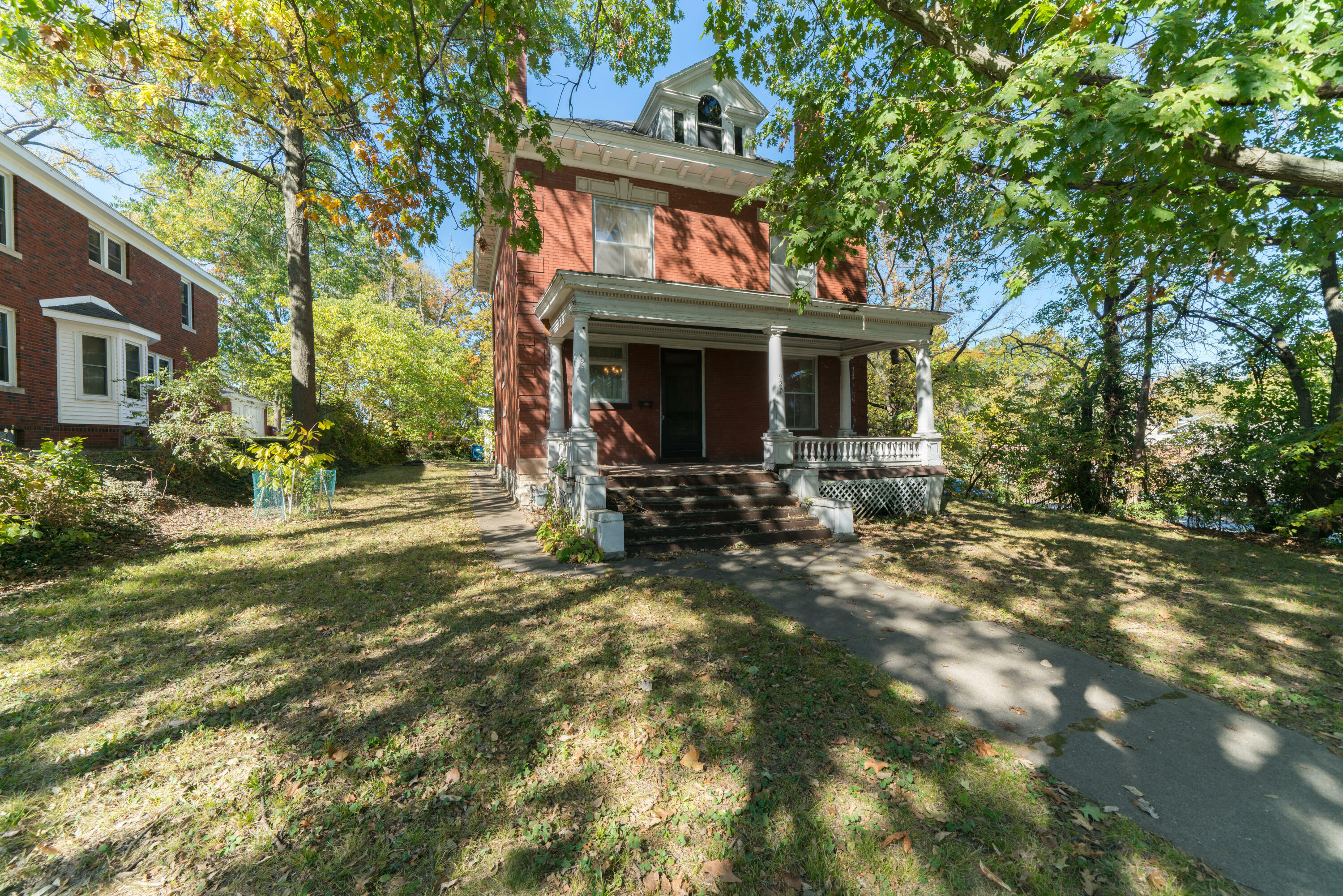 Property Photo:  920 Jefferson Street  MO 65101 