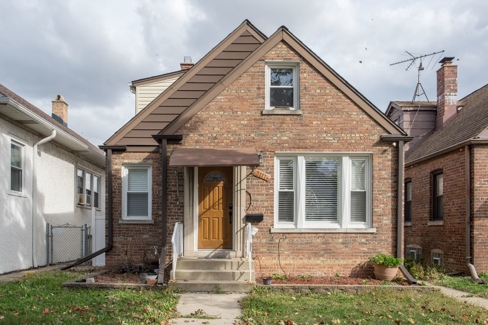 Property Photo:  3111 East Avenue  IL 60402 