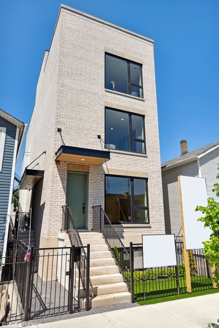 Property Photo:  450 N Racine Avenue 1  IL 60642 