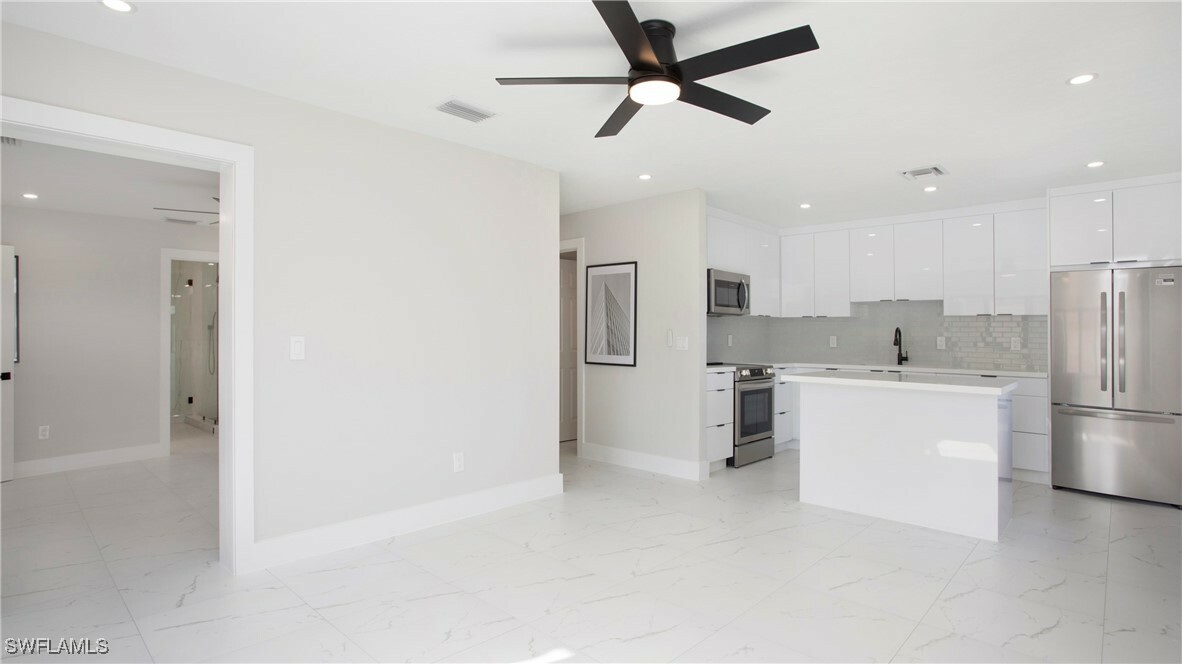 Property Photo:  9002-9002 Somerset (Unit 3) Lane 9002  FL 34135 