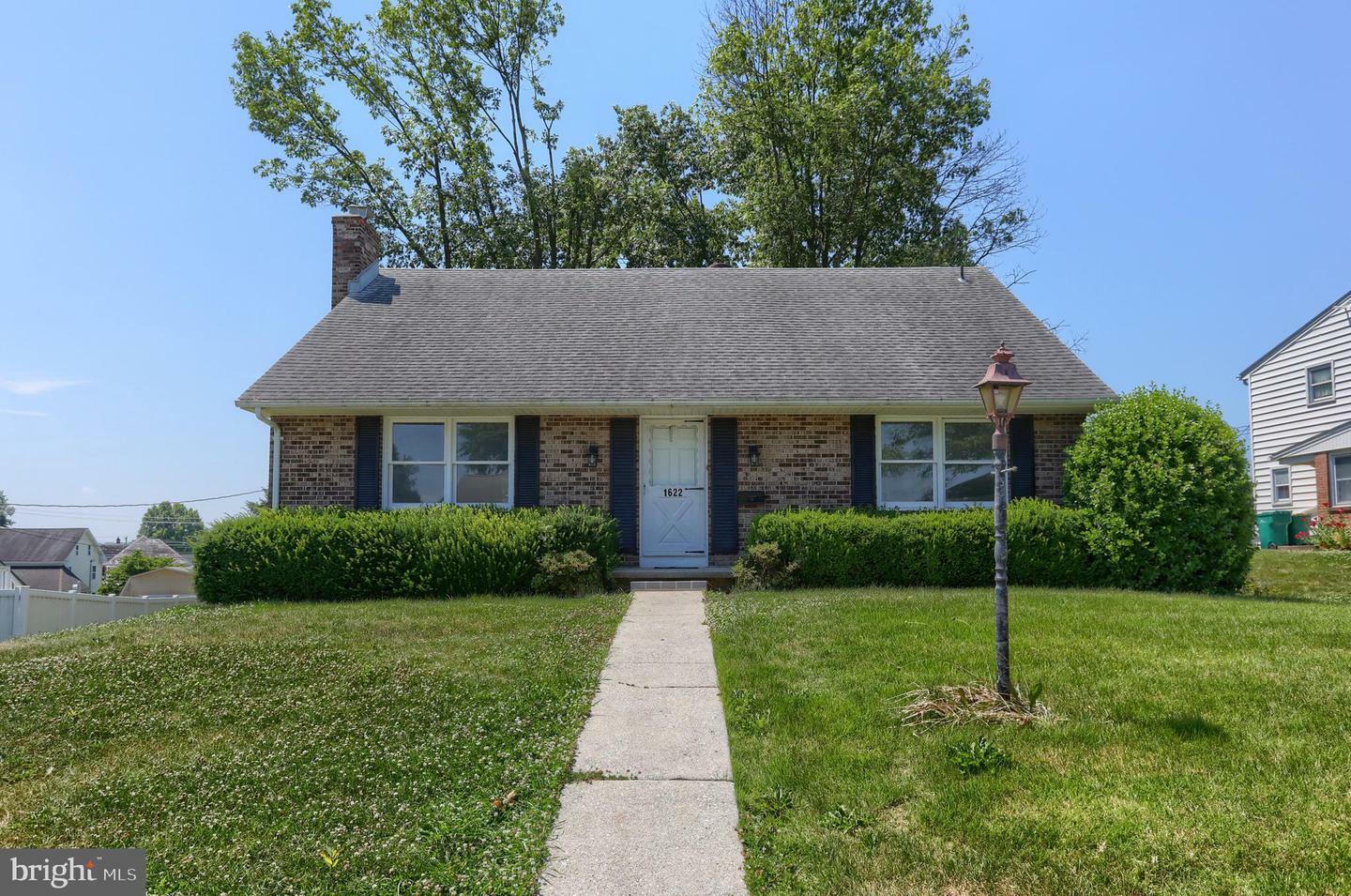 Property Photo:  1622 Palm Street  PA 17033 