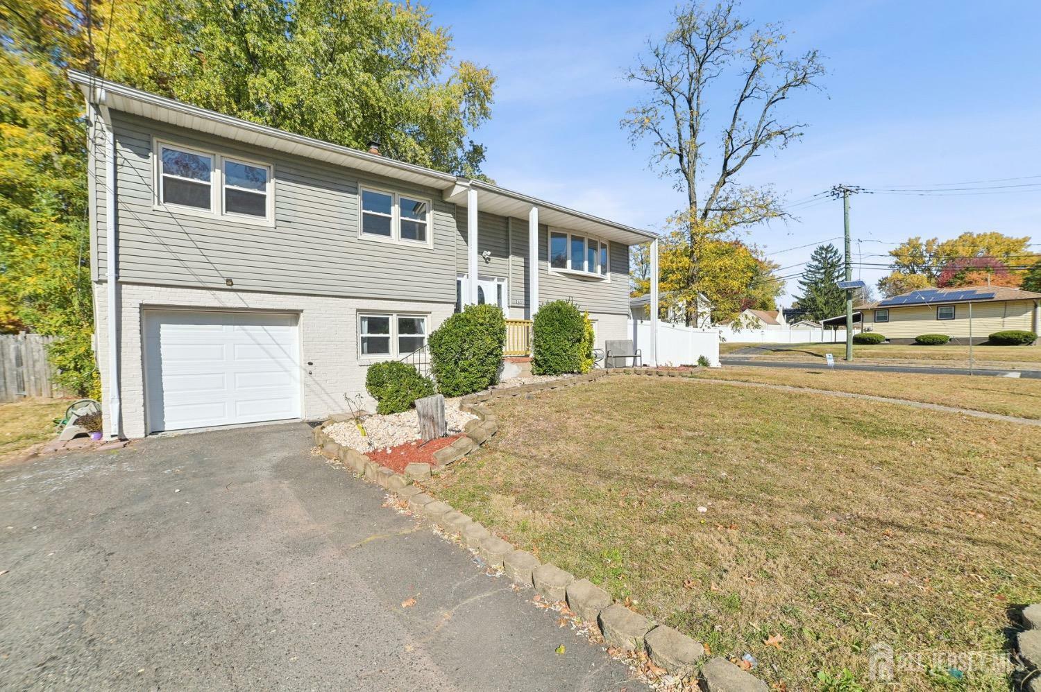 Property Photo:  1611 Maple Avenue  NJ 07080 