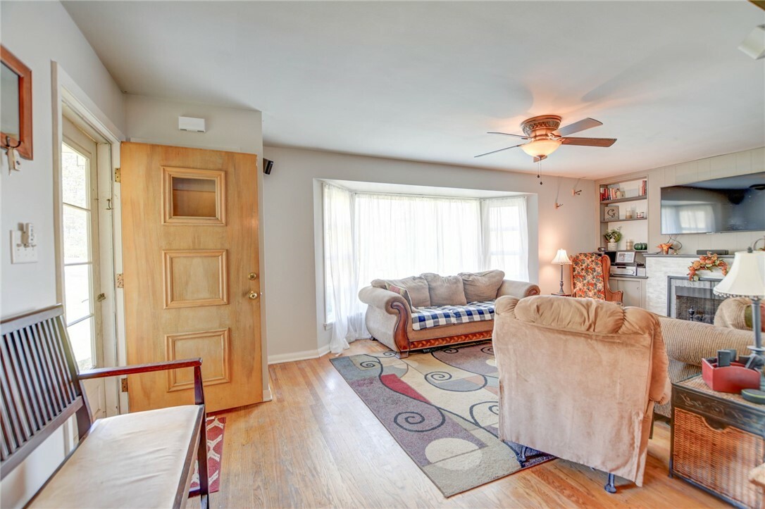 Property Photo:  729 S McClellan Street  IL 62522 