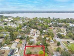 Property Photo:  1308 E Lemon Street  FL 34689 