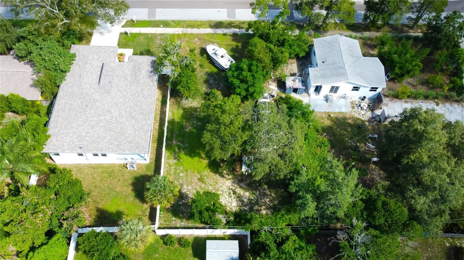 Property Photo:  1308 E Lemon Street  FL 34689