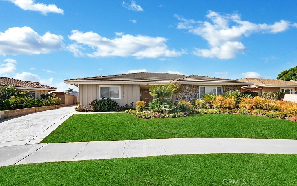 Property Photo:  18189 Redbud Circle  CA 92708 