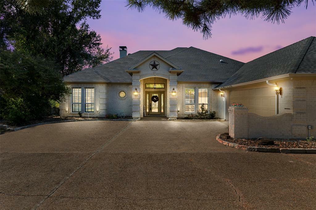 Property Photo:  9304 Ravenswood Road  TX 76049 