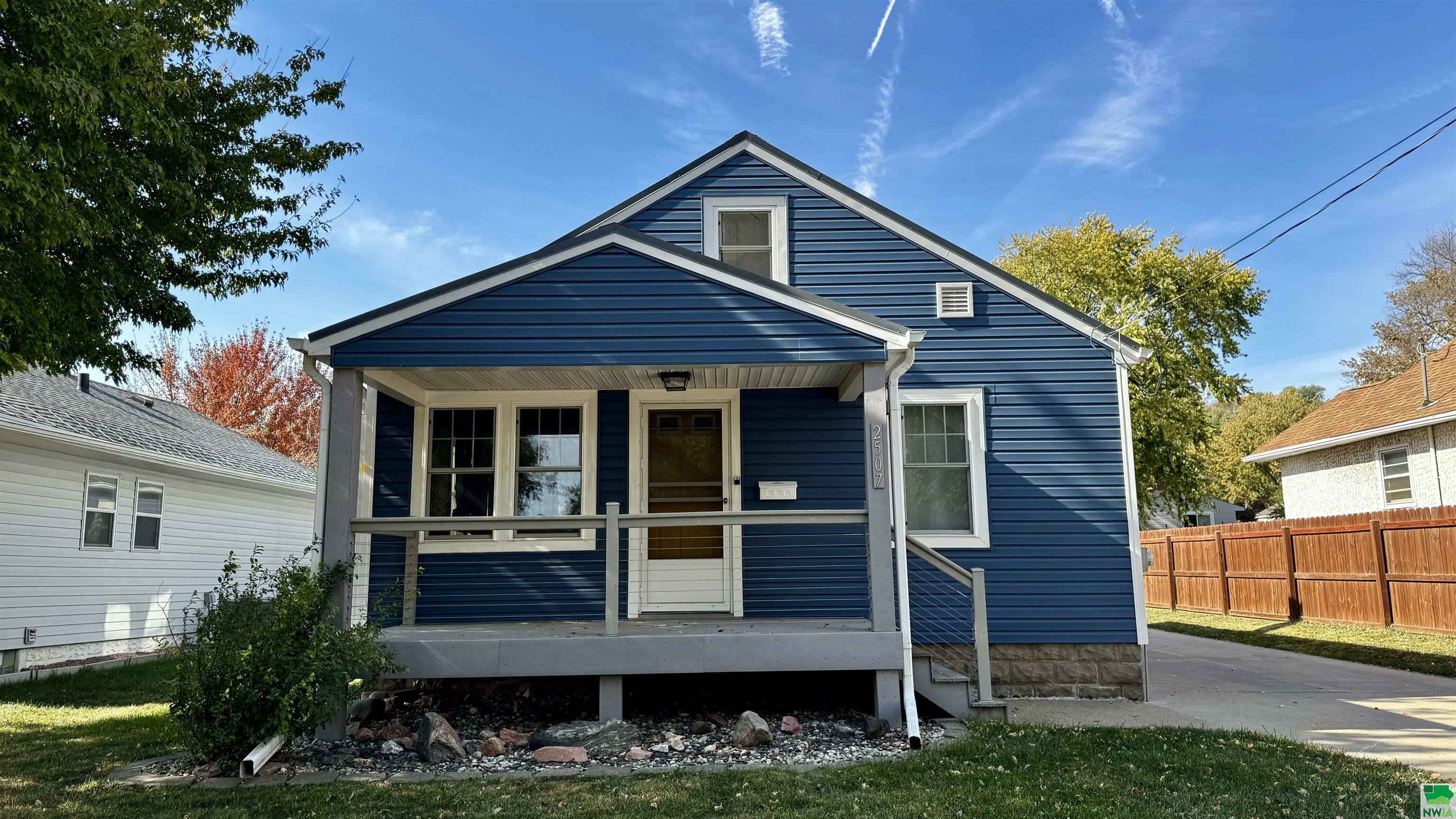 Property Photo:  2507 Chambers Street  IA 51104 