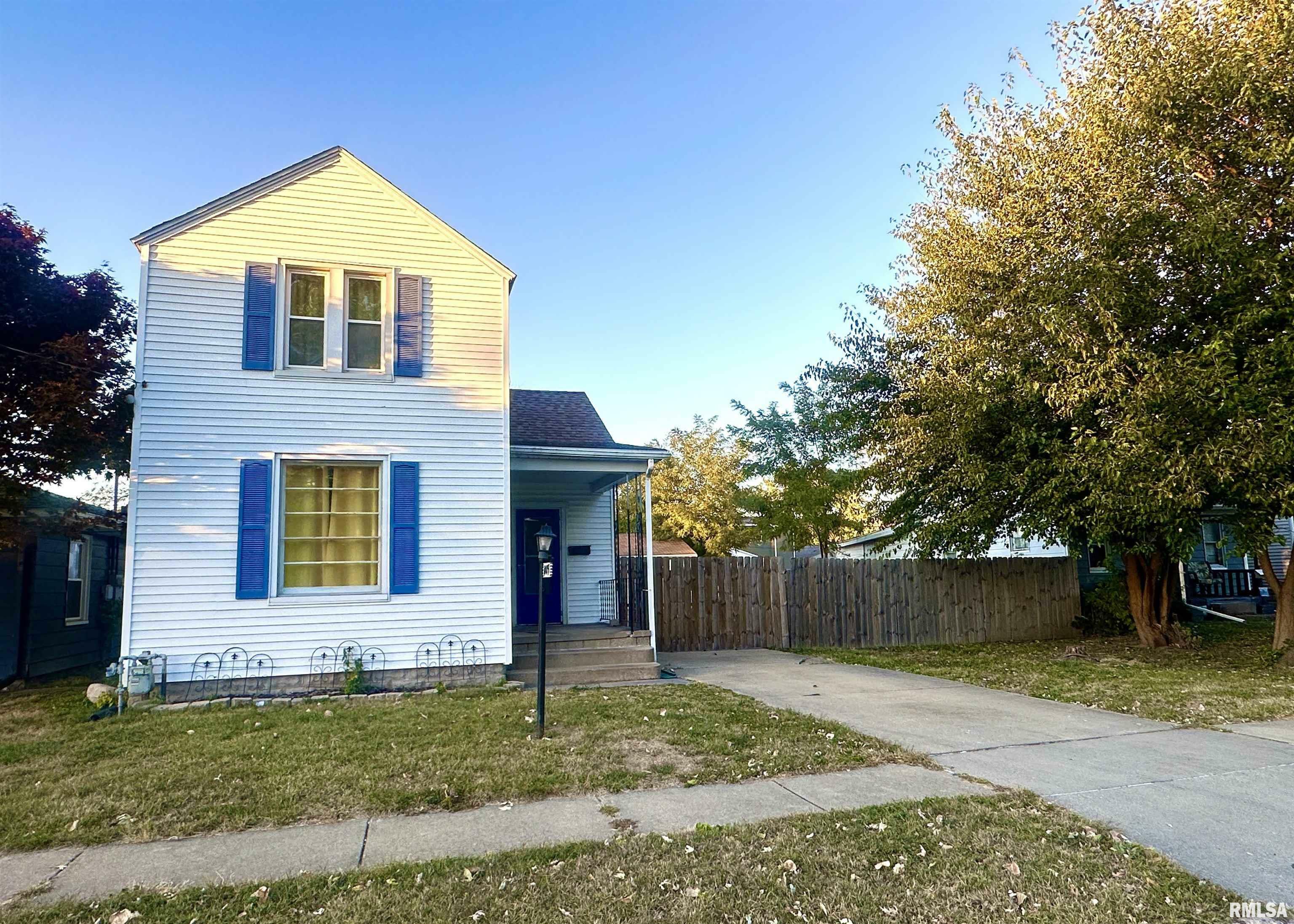 Property Photo:  1009 E Sciota Avenue  IL 61616 