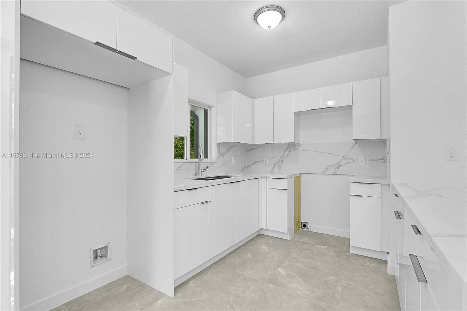 Property Photo:  1536 NE 111th St 1  FL 33161 