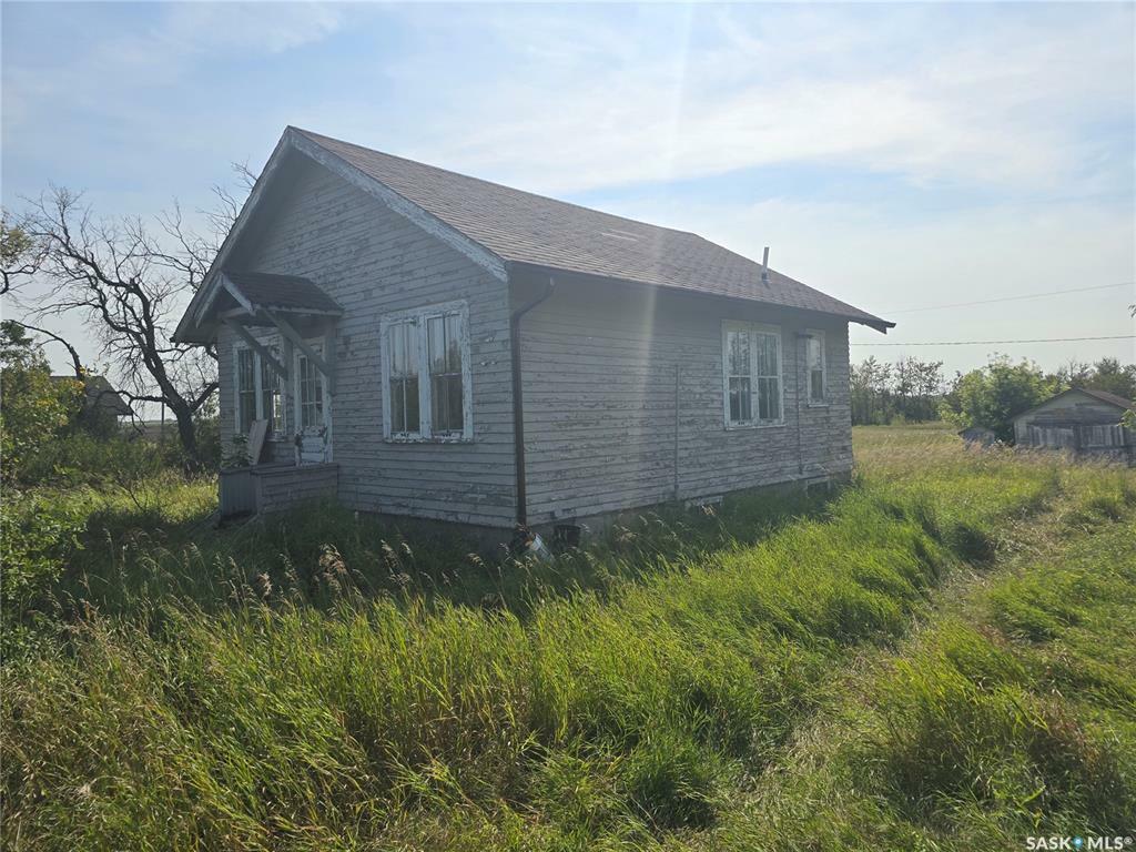 Property Photo:  4 Railway Avenue E  SK S0A 1L0 