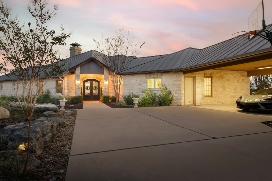 Property Photo:  8075 Mount Sharp Road  TX 78676 