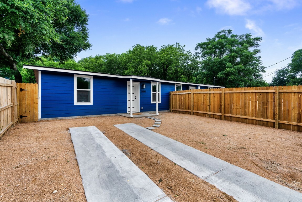 Property Photo:  1618 Webberville Road A  TX 78721 