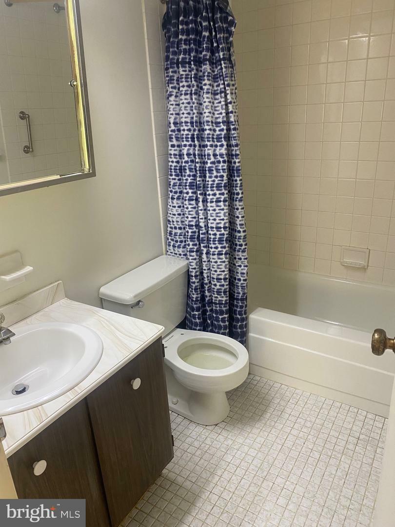 Property Photo:  100 West Avenue 413W  PA 19046 