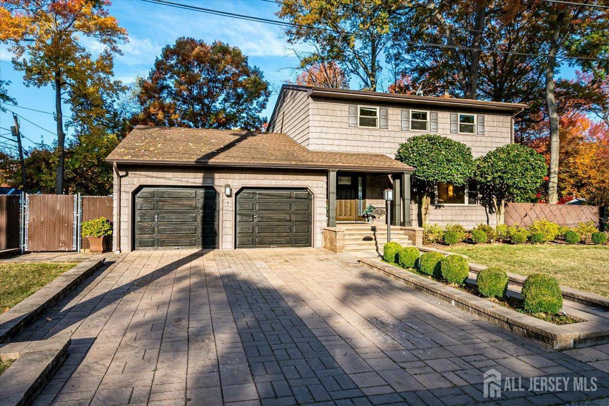 Property Photo:  7 Headley Place  NJ 08830 