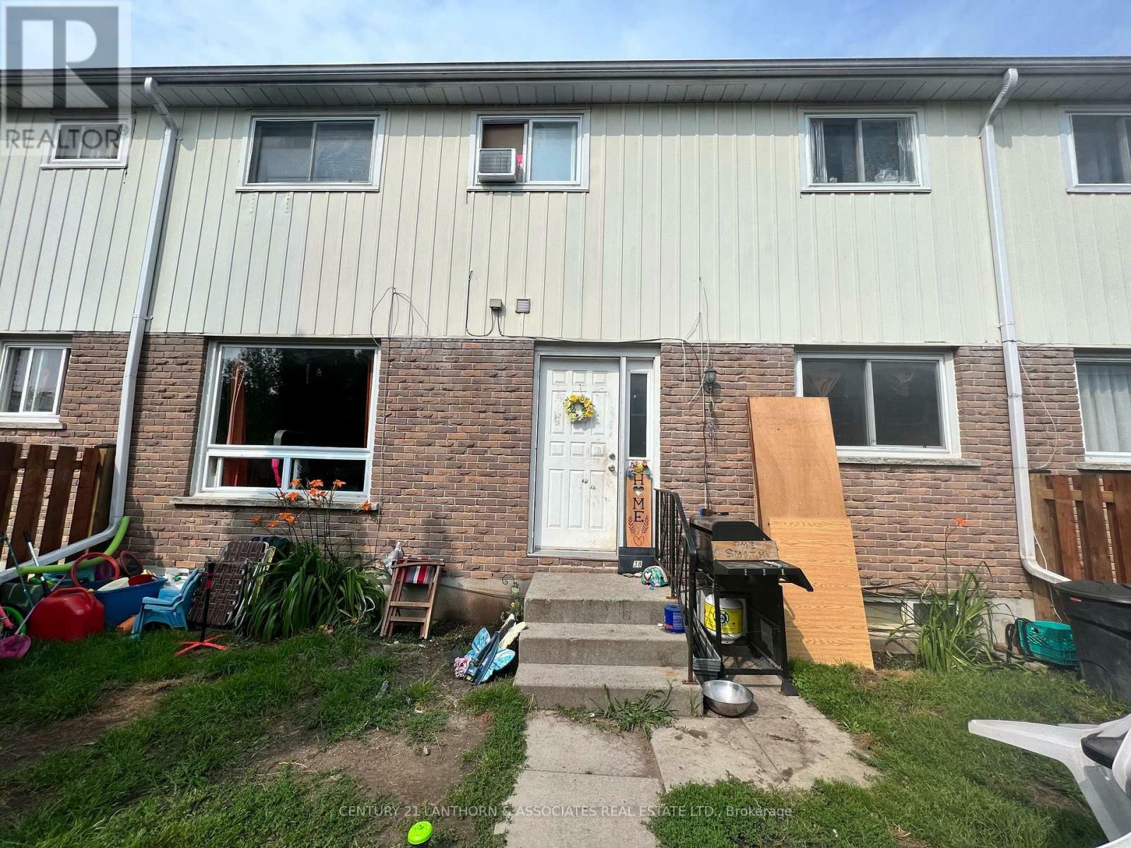 Property Photo:  19 Tracey Park Drive 38  ON K8P 4R4 