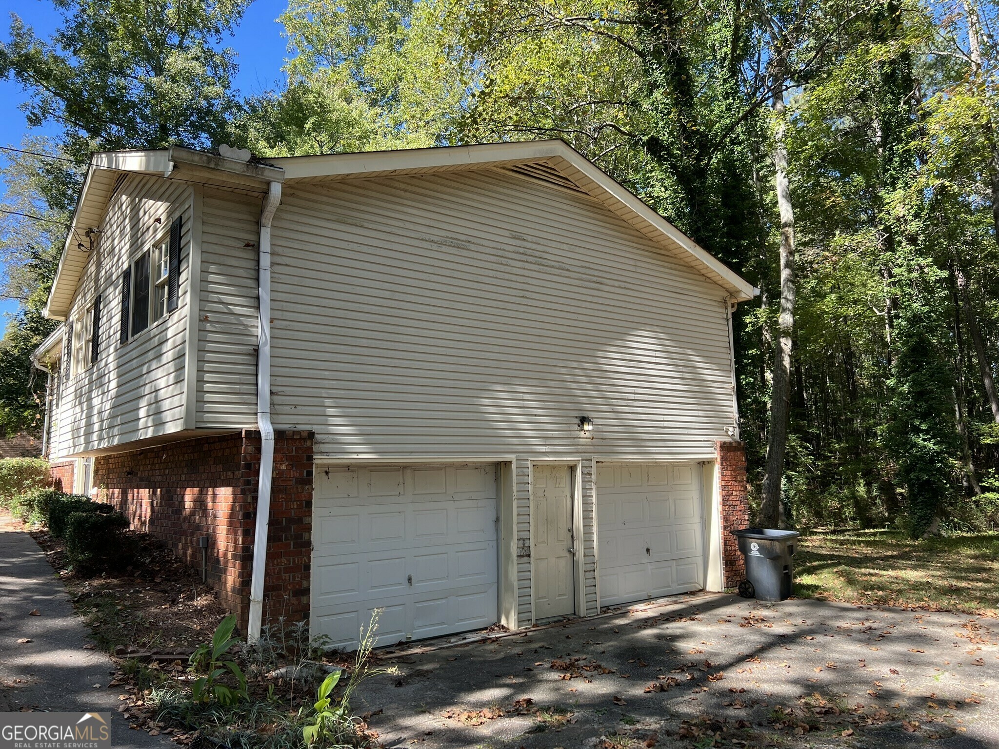 Property Photo:  6883 Lakeshore Drive  GA 30135 