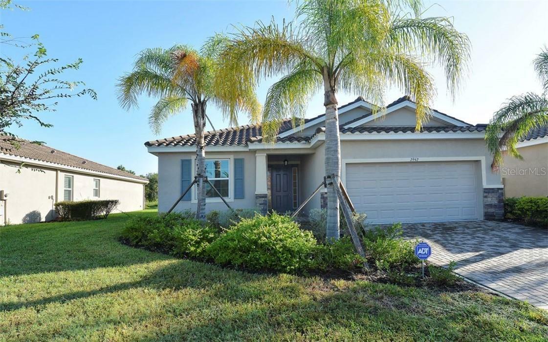 Property Photo:  2942 Esmeralda Drive  FL 34243 