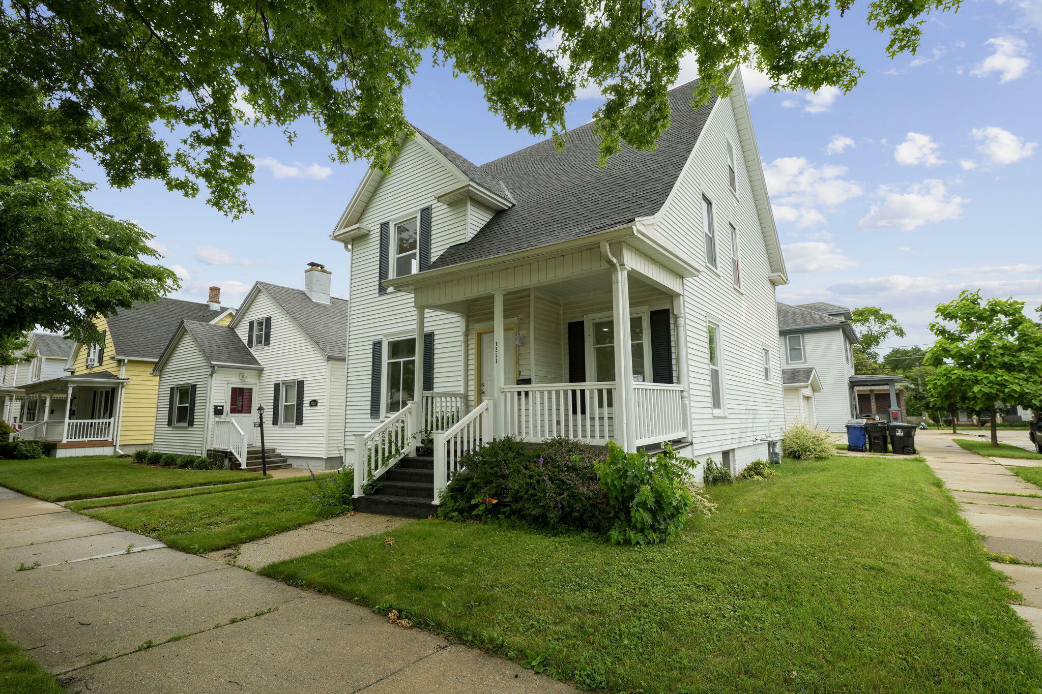 Property Photo:  1253 Grove Ave  WI 53405 