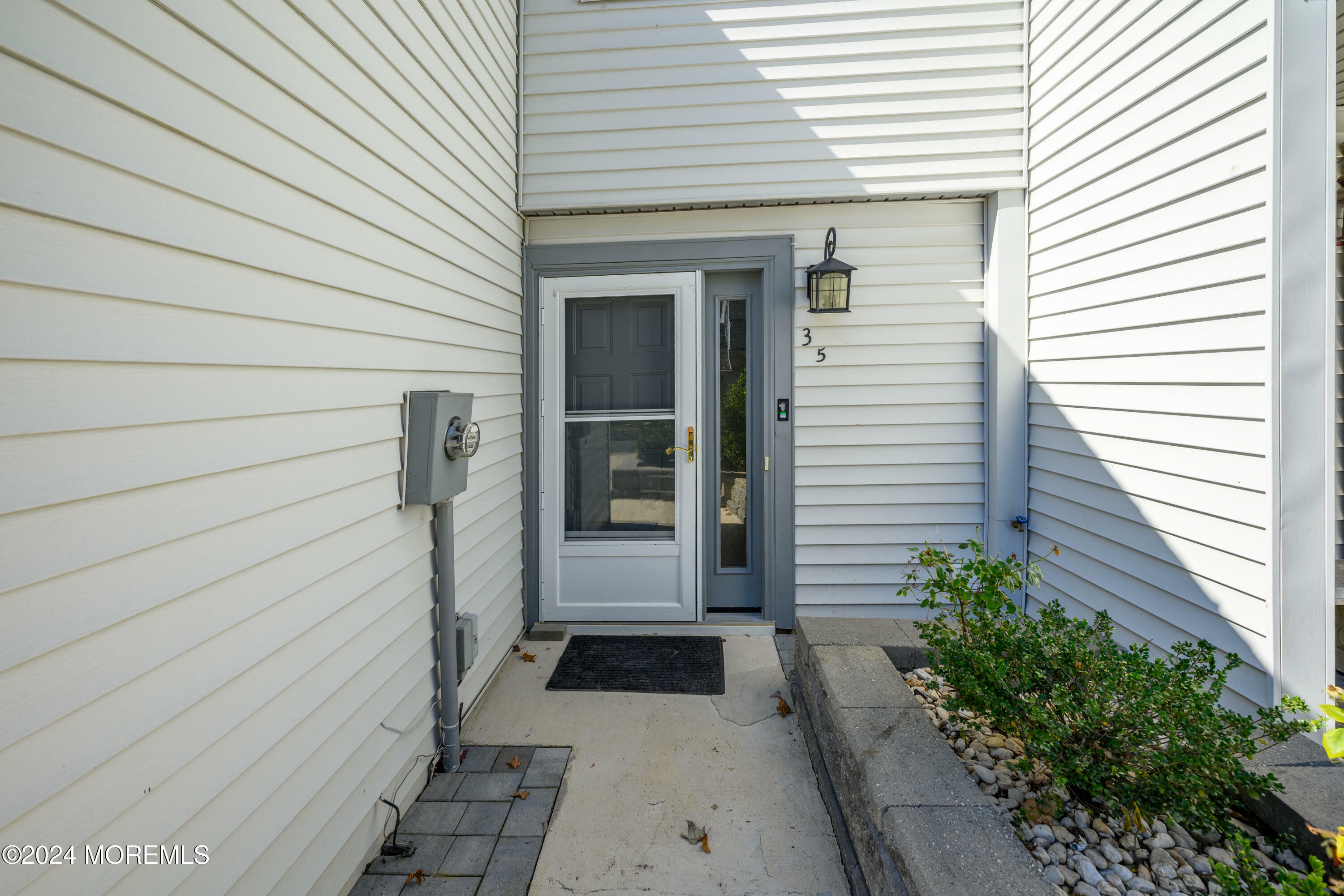 Property Photo:  35 Lexington Circle  NJ 08857 