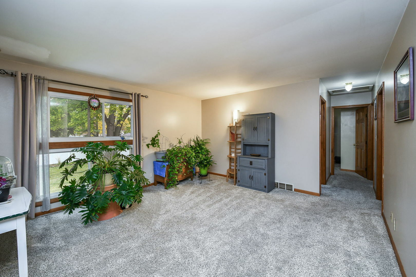 Property Photo:  335 E Benton Street  IL 60543 