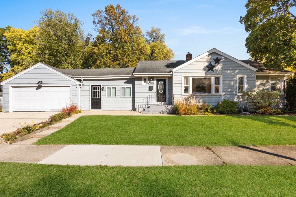 Property Photo:  18255 Highland Avenue  IL 60430 