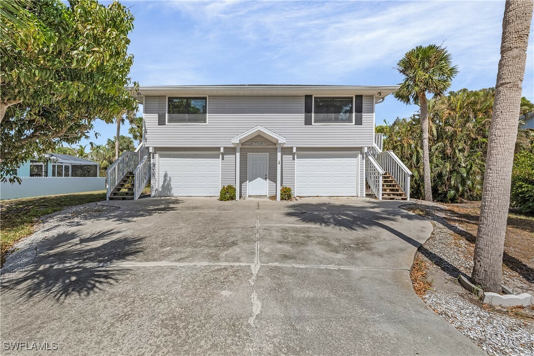 Property Photo:  7836 Grande Pine Road  FL 33922 