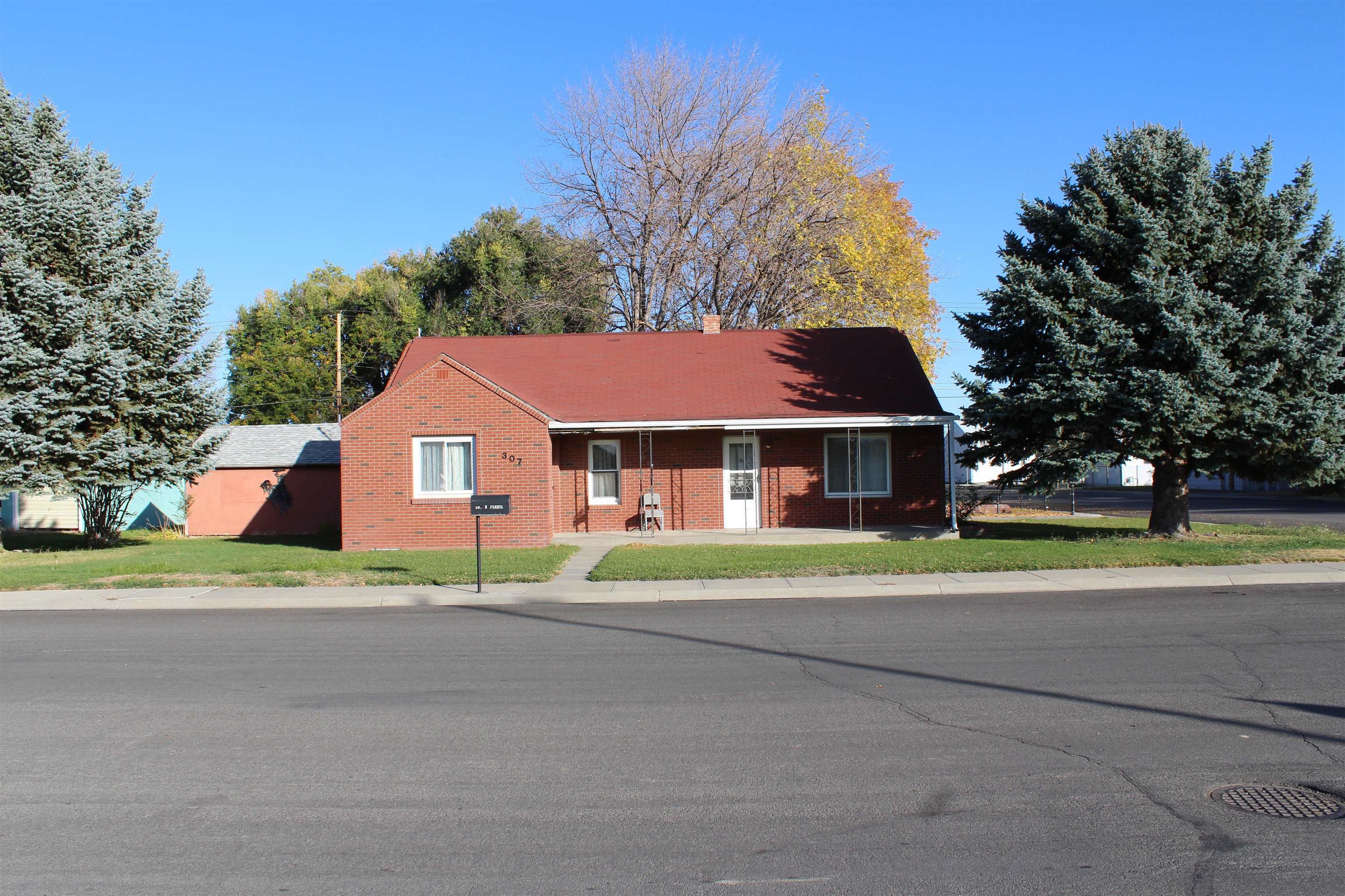 Property Photo:  307 N Ferris St  WY 82435 