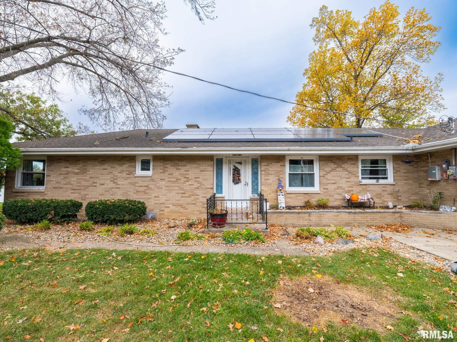 Property Photo:  3 Rosewood Lane B  IL 61554
