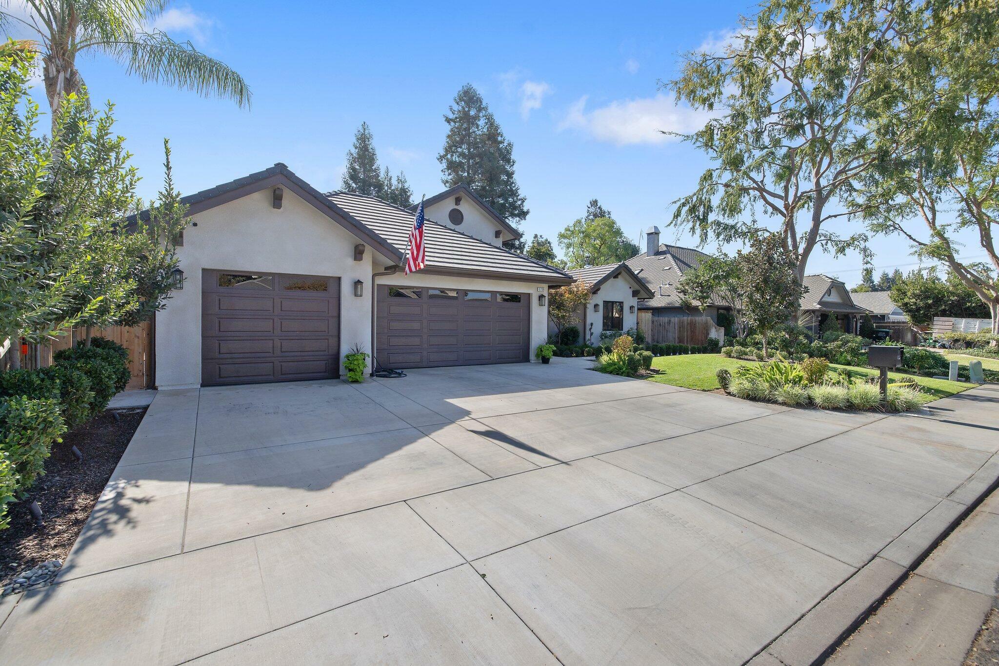 Property Photo:  1739 E Howard Court  CA 93292 