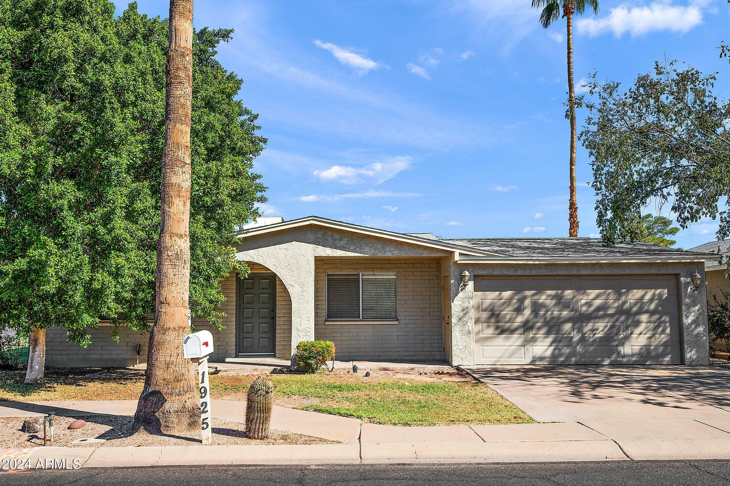 Property Photo:  1925 S Alta Vista Circle  AZ 85202 