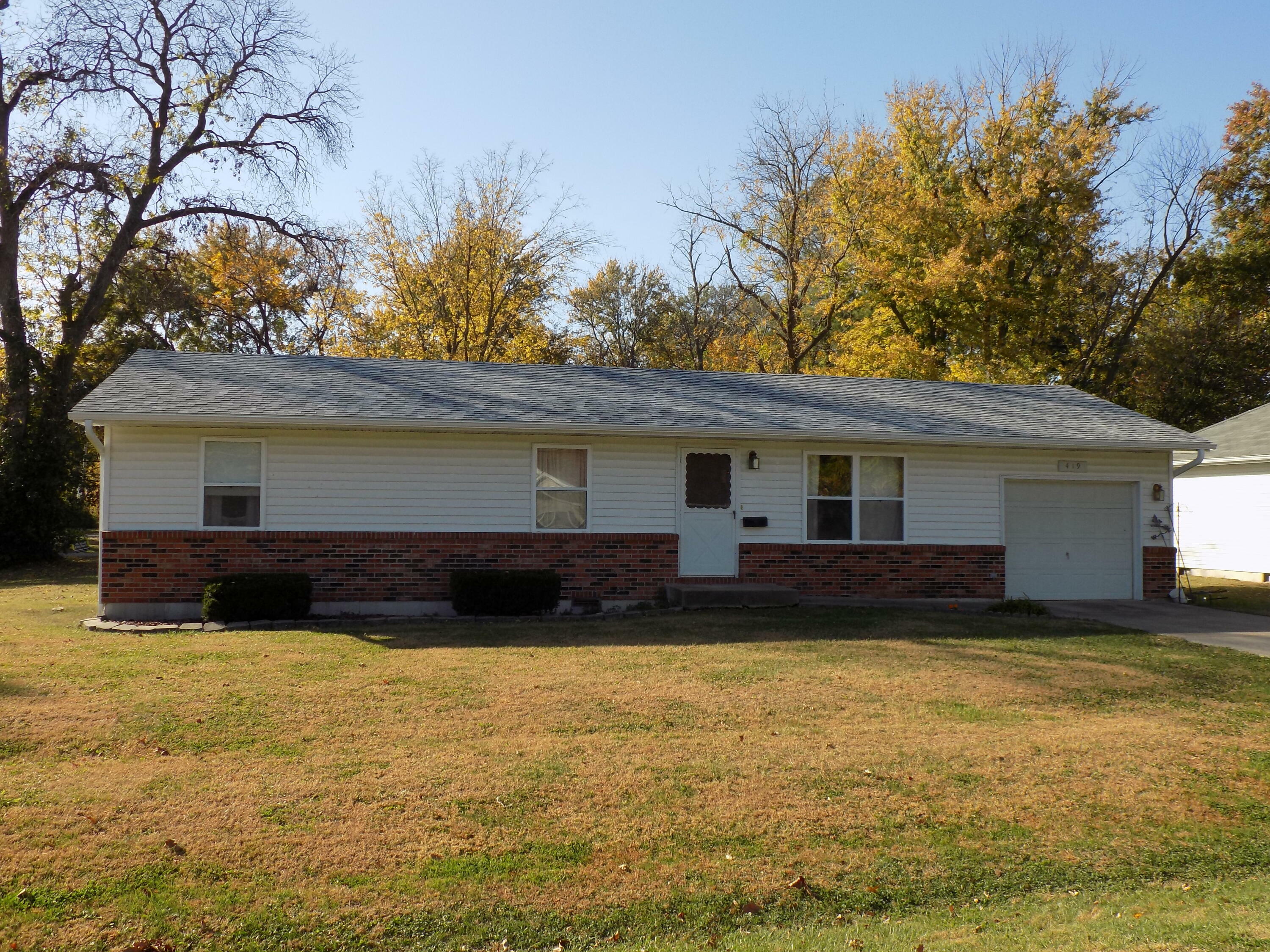 Property Photo:  419 S Maple St  MO 65240 