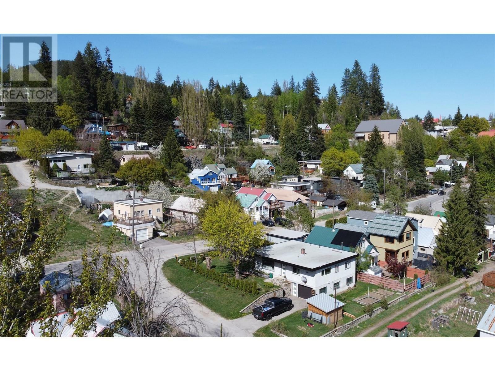 Photo de la propriété: 1613 Leroi Avenue BC V0G 1Y0