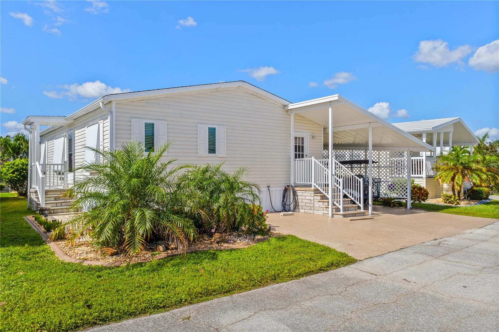 Property Photo:  2100 Kings Highway 636  FL 33980