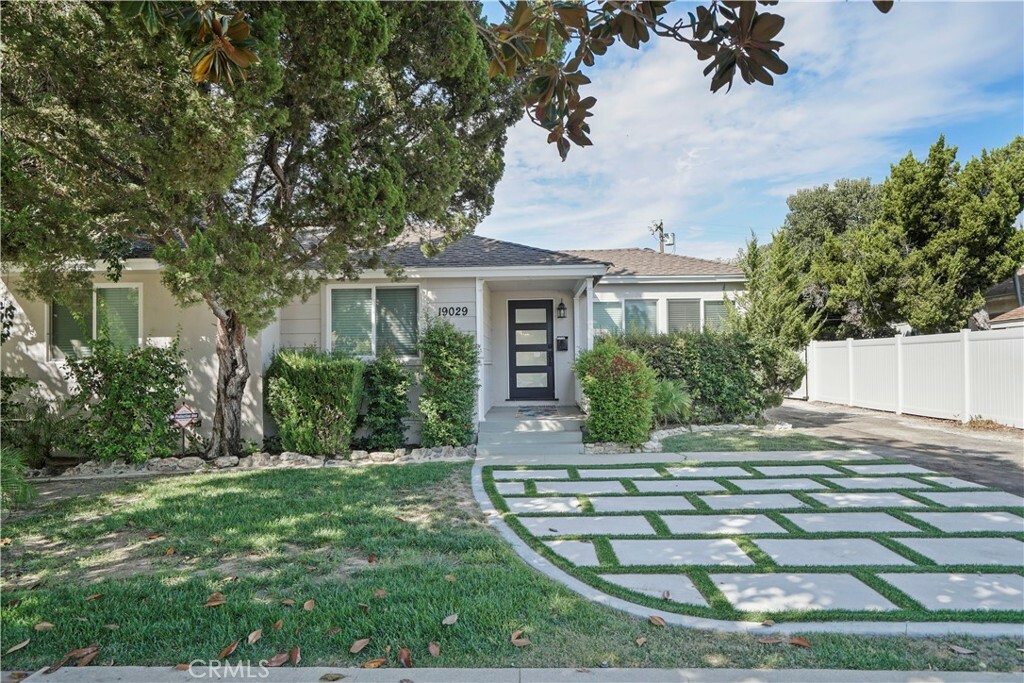 Property Photo:  19029 Calvert Street  CA 91335 