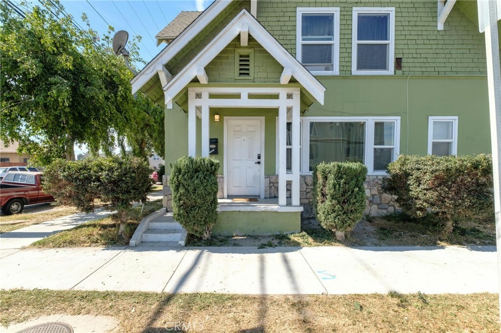 Property Photo:  1039 E 10th Street  CA 90813 